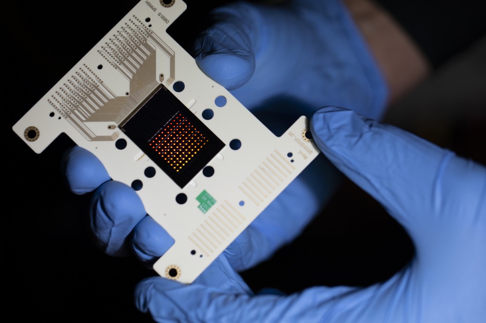 “Microchip sintetiza DNA para armazenar dados em alta densidade”